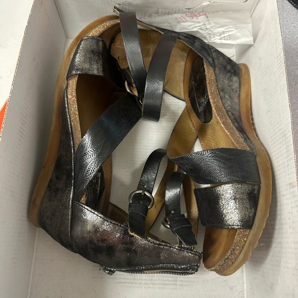 Miz Mooz Sandals - Picture 5 of 7